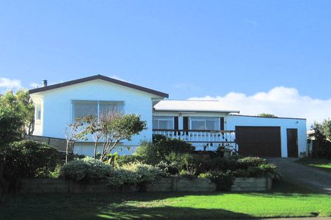 Photo of property in 62 William Street, Waikanae Beach, Waikanae, 5036