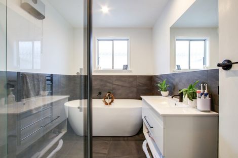 Photo of property in 33 Avenue Road, Greenmeadows, Napier, 4112