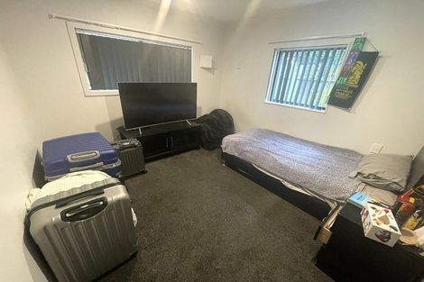 Photo of property in 1/4214a Great North Road, Glendene, Auckland, 0602