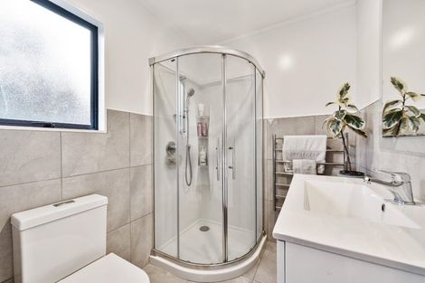 Photo of property in 25 Broadfield Street, Massey, Auckland, 0614