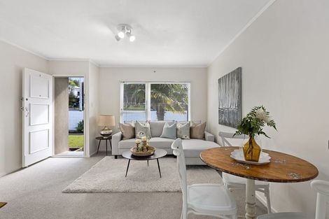 Photo of property in 2/10 Agincourt Street, Glenfield, Auckland, 0629