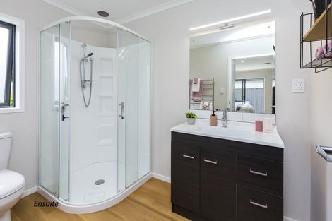 Photo of property in 24 Te Kaeaea Crescent, Wallaceville, Upper Hutt, 5018