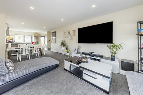 Photo of property in 3a Hinton Place, Weymouth, Auckland, 2103