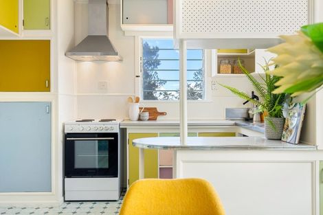 Photo of property in 15 Murray Road, Te Atatu Peninsula, Auckland, 0610