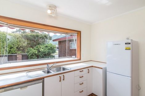 Photo of property in 3 Balmerino Grove, Waikanae, 5036