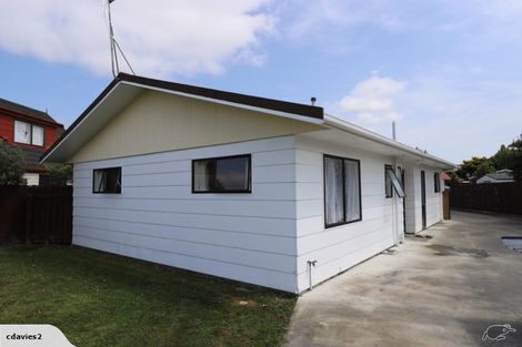 Photo of property in 48 Acacia Street, Kelvin Grove, Palmerston North, 4414