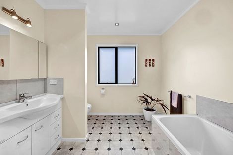 Photo of property in 105 Mawhitiwhiti Road, Normanby, Hawera, 4675