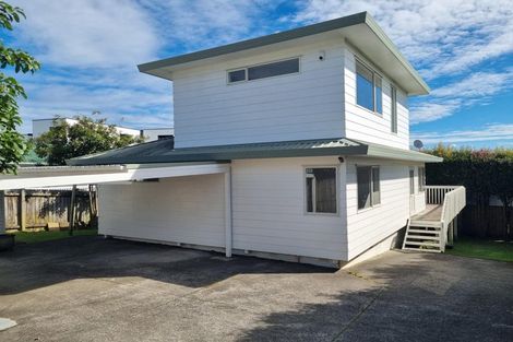Photo of property in 2/74 College Road, Northcote, Auckland, 0627