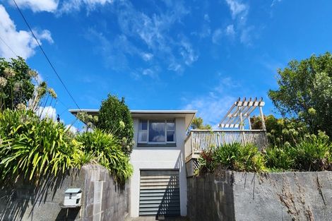 Photo of property in 2 Donnelly Street, Oakura, 4314