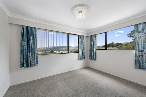 Photo of property in 14 King Charles Drive, Kingsley Heights, Upper Hutt, 5018