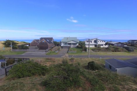 Photo of property in 37 Marine Parade South, Foxton Beach, Foxton, 4815