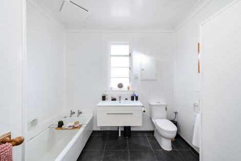 Photo of property in 10 Liverpool Street, Takaro, Palmerston North, 4412