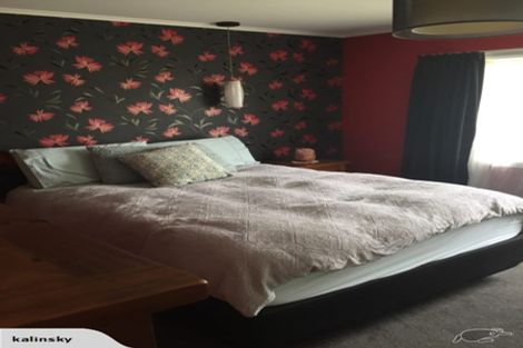 Photo of property in 3 Shanley Crescent, Waiuku, 2123