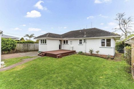 Photo of property in 43 Neil Avenue, Te Atatu Peninsula, Auckland, 0610