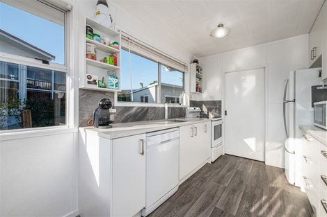 Photo of property in 28 Mawney Road, Henderson, Auckland, 0610