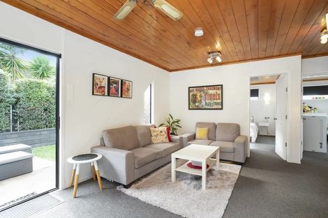 Photo of property in 2/35 Wattle Street, New Lynn, Auckland, 0600