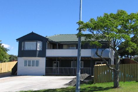 Photo of property in 3 Oreil Avenue, West Harbour, Auckland, 0618