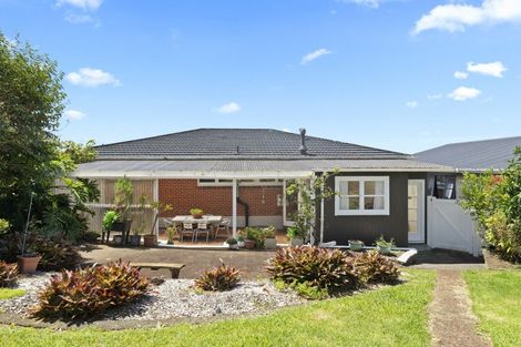 Photo of property in 8 Hamlet Place, Pukekohe, 2120