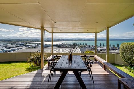 Photo of property in 8 Lambton Road, Hospital Hill, Napier, 4110