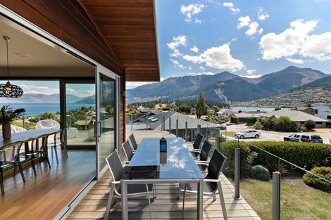 Photo of property in 17 Poplar Drive, Kelvin Heights, Queenstown, 9300