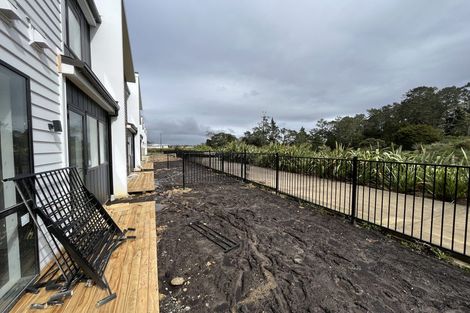 Photo of property in 1 Whawhaki Lane, Kumeu, 0810