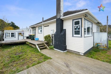 Photo of property in 2 Homedale Road, Wainuiomata, Lower Hutt, 5014