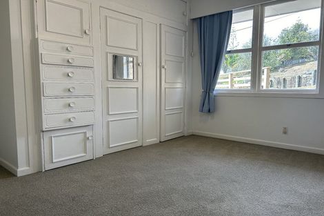 Photo of property in 392 Glenfield Road, Glenfield, Auckland, 0629