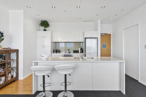 Photo of property in Sentinel Apartments, 905/3 Northcroft Street, Takapuna, Auckland, 0622
