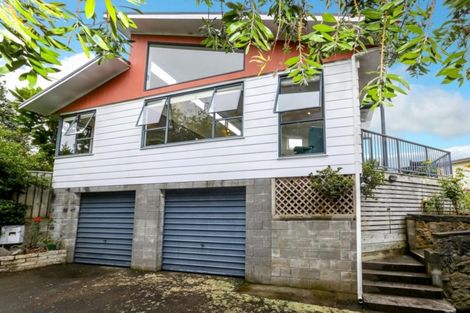 Photo of property in 10 Mcfarlane Street, Oakura, 4314