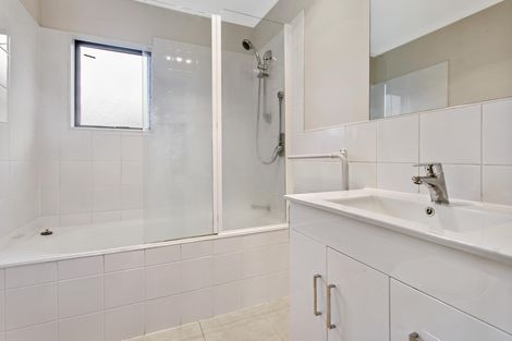 Photo of property in 96 Maplesden Drive, Clendon Park, Auckland, 2103