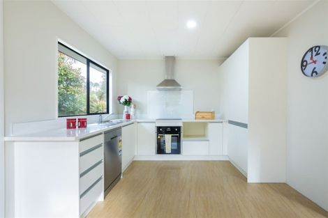 Photo of property in 12 Wren Place, Unsworth Heights, Auckland, 0632
