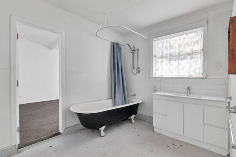 Photo of property in 76 South Road, Manaia, 4612