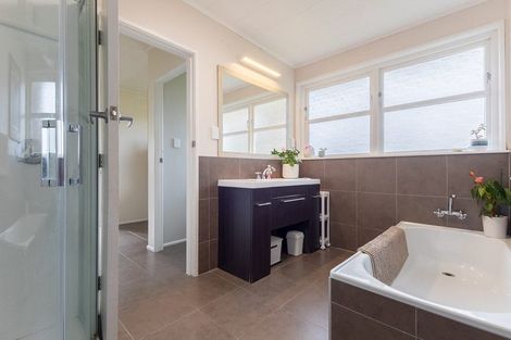 Photo of property in 53 Toru Road, Paraparaumu Beach, Paraparaumu, 5032