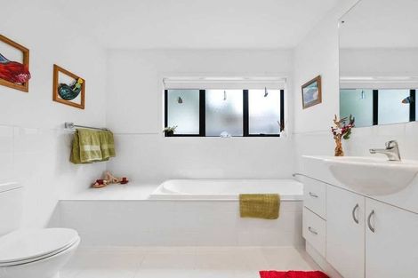 Photo of property in 80 Landing Drive, Albany, Auckland, 0632