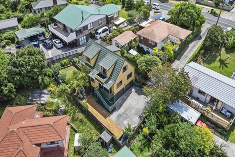 Photo of property in 1/254 Sturges Road, Henderson, Auckland, 0612