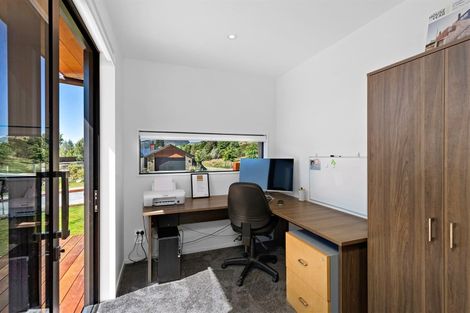 Photo of property in 18 Sapphire Spring Rise, Wanaka, 9305