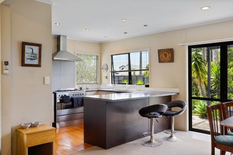 Photo of property in 92 Stanmore Bay Road, Stanmore Bay, Whangaparaoa, 0932