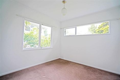 Photo of property in 8 Nicholson Place, Hillcrest, Auckland, 0627