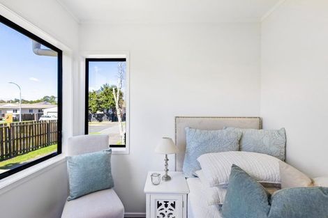 Photo of property in 45 Darren Crescent, Half Moon Bay, Auckland, 2012