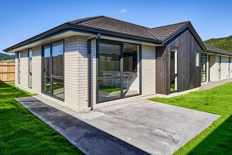 Photo of property in 5 Te Ara O Pukeko, Wainuiomata, Lower Hutt, 5014