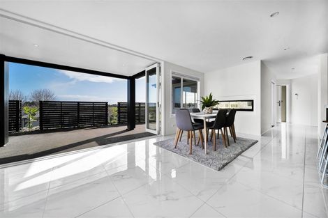 Photo of property in 4 Vardon Way, Waiwhakaiho, New Plymouth, 4312