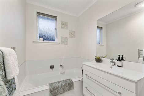 Photo of property in 6 Red Beach Road, Red Beach, 0932