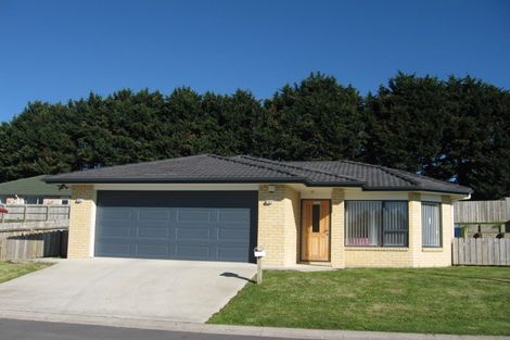 Photo of property in 35 Castlefinn Drive, Weymouth, Auckland, 2103