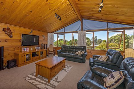 Photo of property in 1394 Whangaparaoa Road, Army Bay, Whangaparaoa, 0930