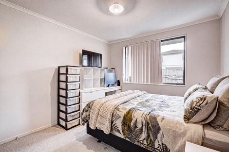 Photo of property in 11 Plumstead Rise, Glen Eden, Auckland, 0602