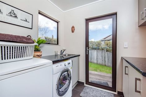 Photo of property in 21 Deanna Drive, West Harbour, Auckland, 0618