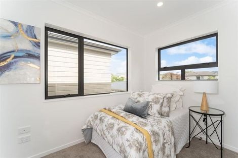 Photo of property in 30c Godley Road, Green Bay, Auckland, 0604