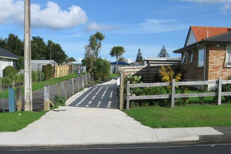 Photo of property in 71a Wharf Road, Te Atatu Peninsula, Auckland, 0610