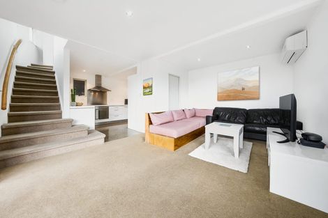 Photo of property in 1a Highgrove Lane, Totara Vale, Auckland, 0632