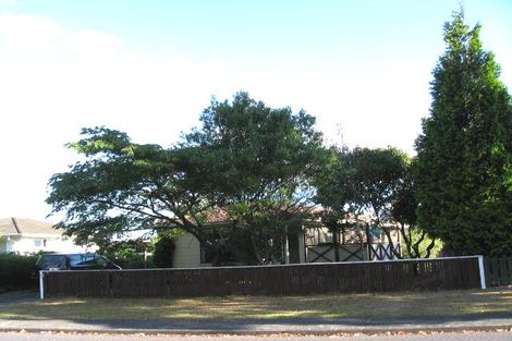 Photo of property in 60 Lantana Road, Green Bay, Auckland, 0604
